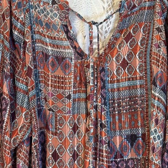 By & By Womens L Tunic‎ Cold Shoulder Laced Back Geometric Boho Whimsical Fairy - Picture 2 of 9